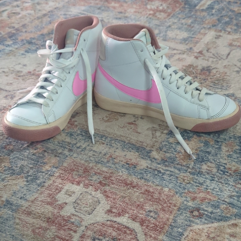 Nike Blazer Mid 77 Bubble Gum Pink Lace Up Shoes DZ2900-100 6.5 Y